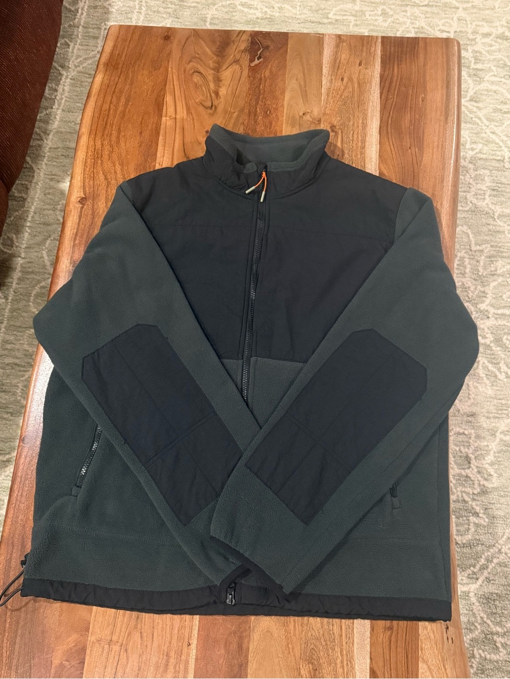 🤎MOVING SALE🤎 Ozark Trail Men’s Dark Green and Black Lightweight Fleece Jacket